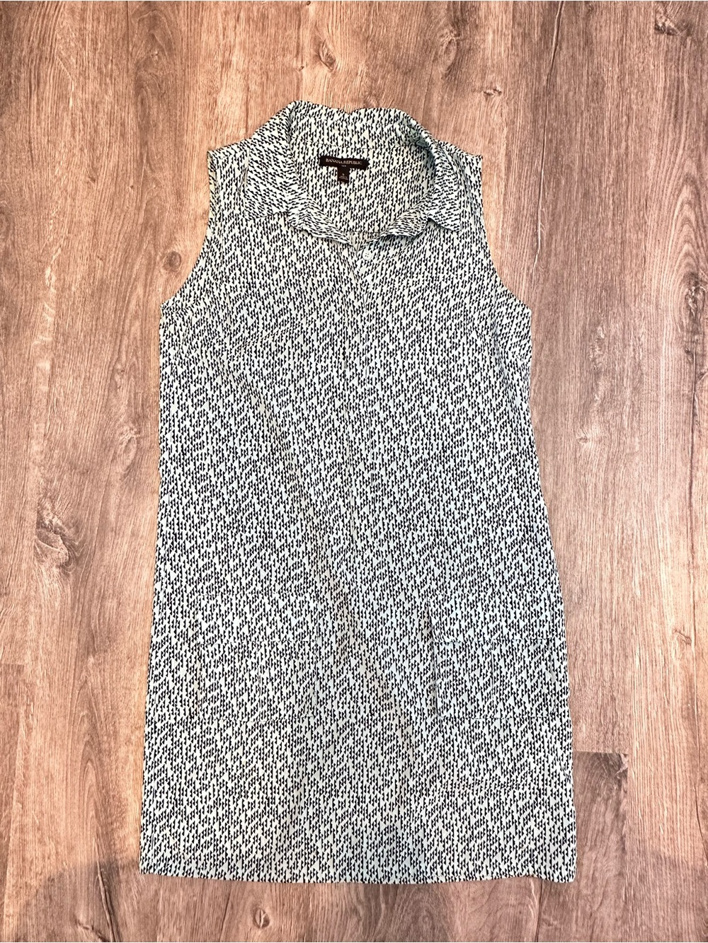 Women’s collared patterned dress